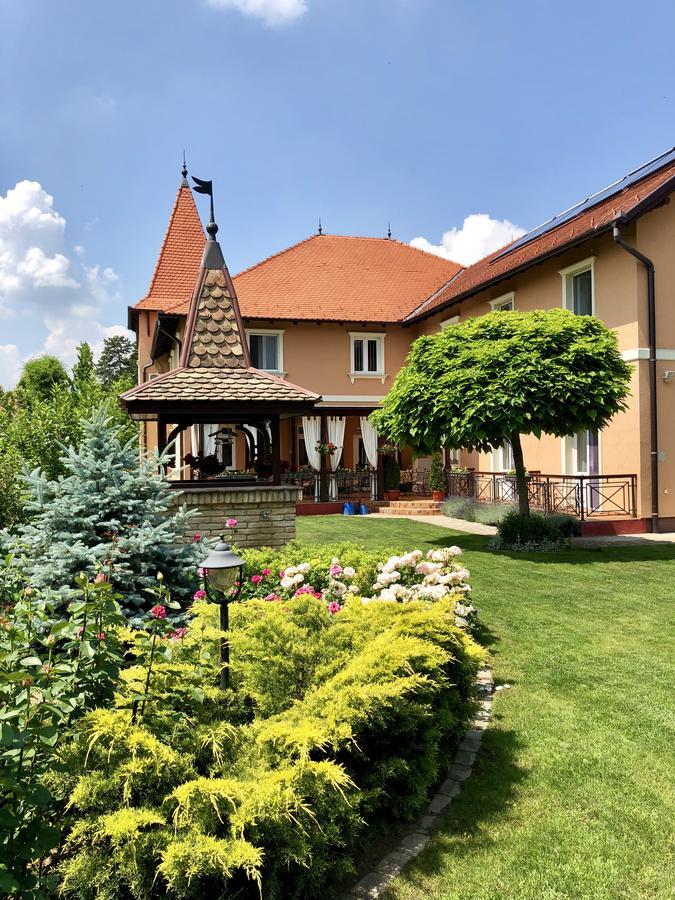 Villa Larus Palić Extérieur photo