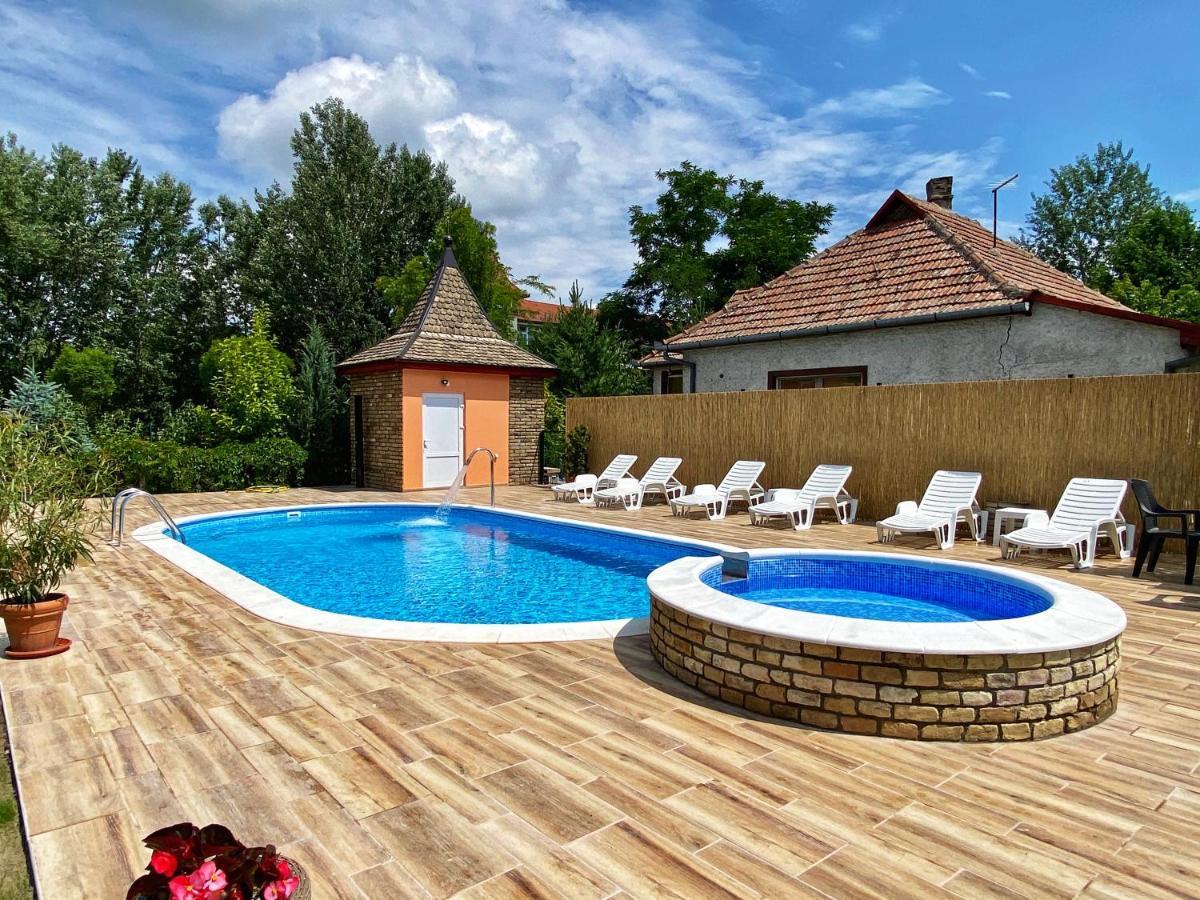 Villa Larus Palić Extérieur photo